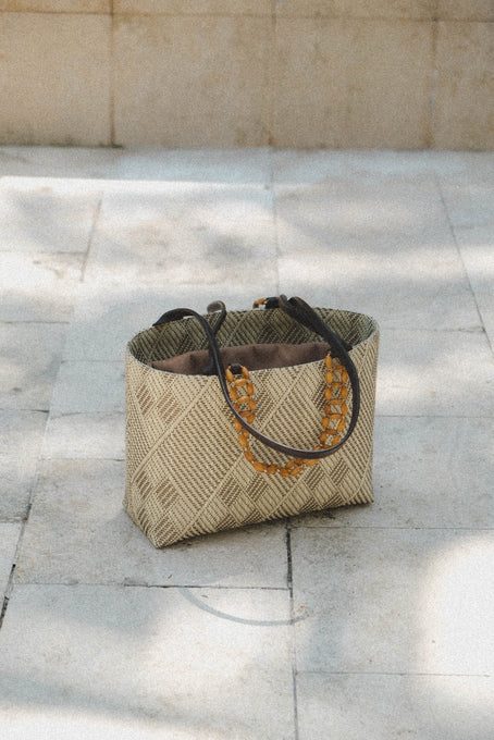 arawaraw tote in beige - preorder